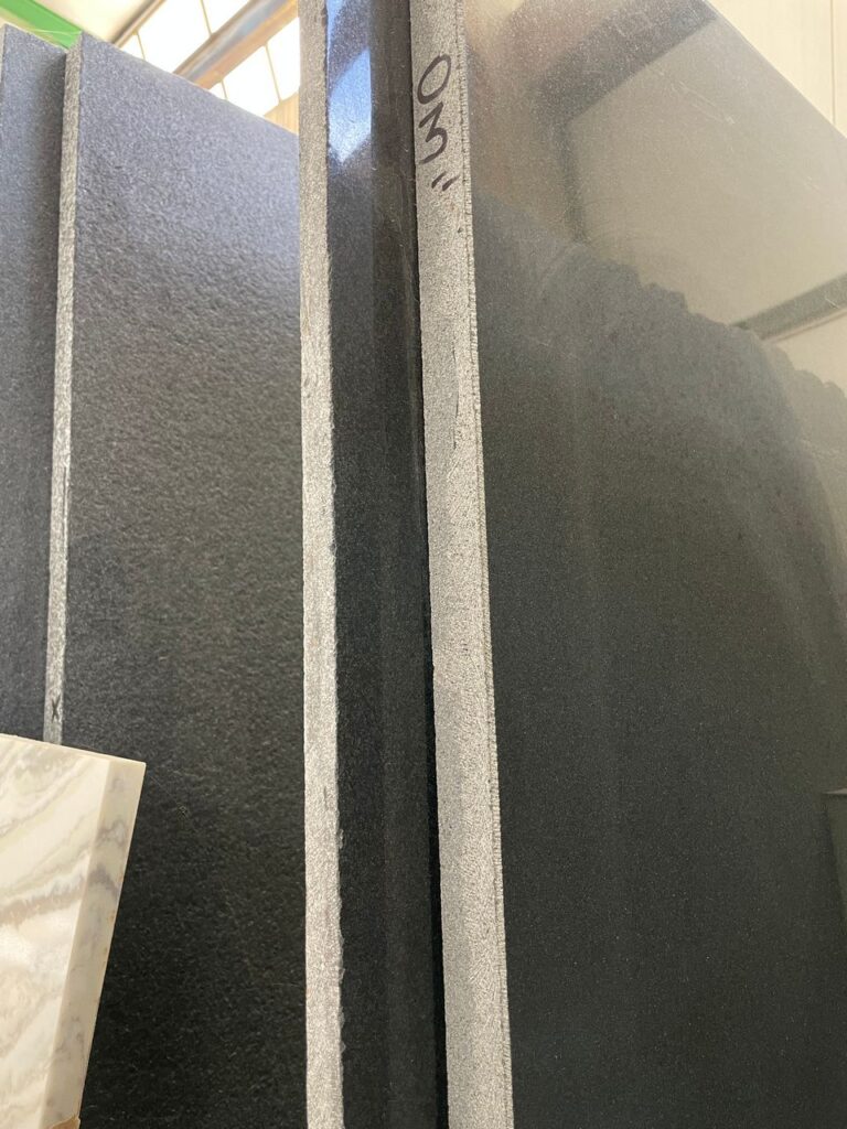 Nero Assoluto antique kai loustro