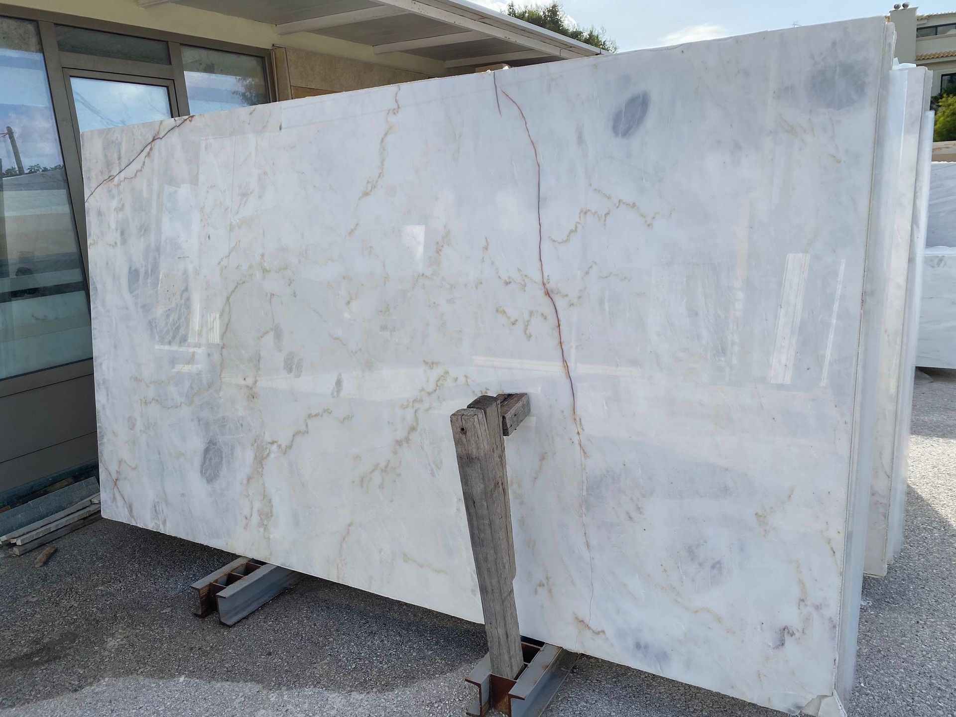 Silky white skyrou slab